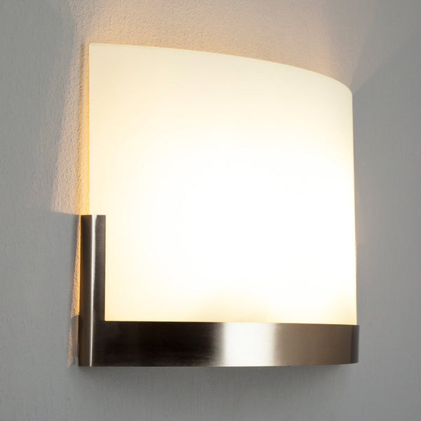 Applique murale Karla en verre, blanc satiné et nickel satiné, 2 lumières, hauteur 22 cm