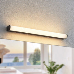 Applique murale LED Ulisan en aluminium, noir mat et blanc, hauteur 4 cm, IP44, 3000 K, 7,3 W