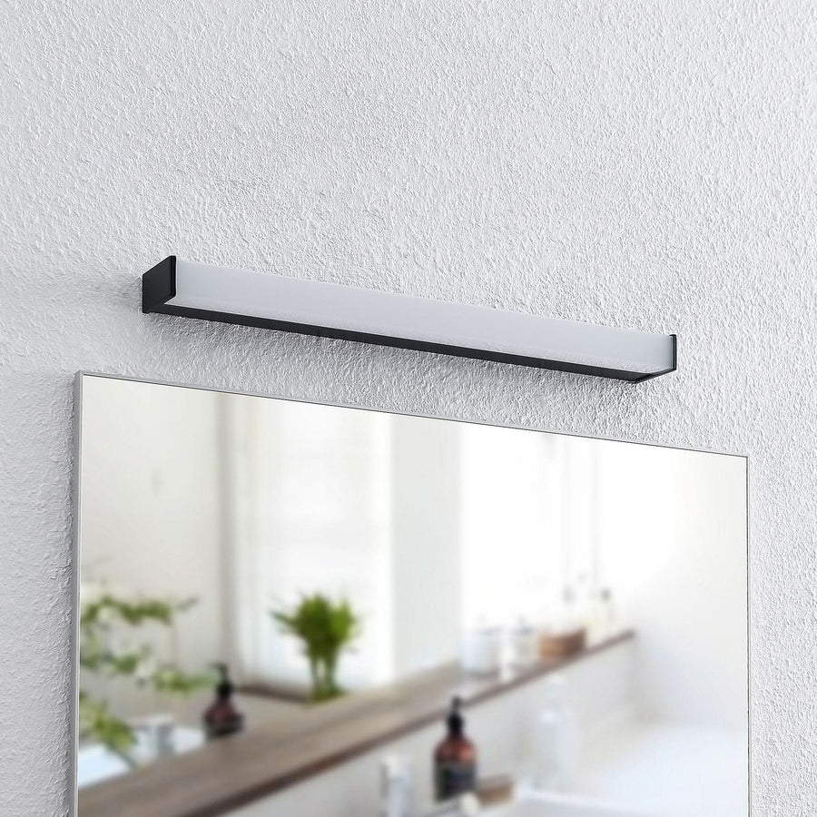 Applique murale LED Ulisan en aluminium, noir mat et blanc, hauteur 4 cm, IP44, 3000 K, 7,2 W