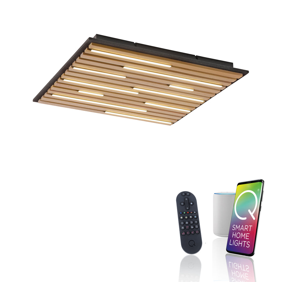 Vue en angle du luminaire présenté avec télécommande, enceinte connectée et smartphone