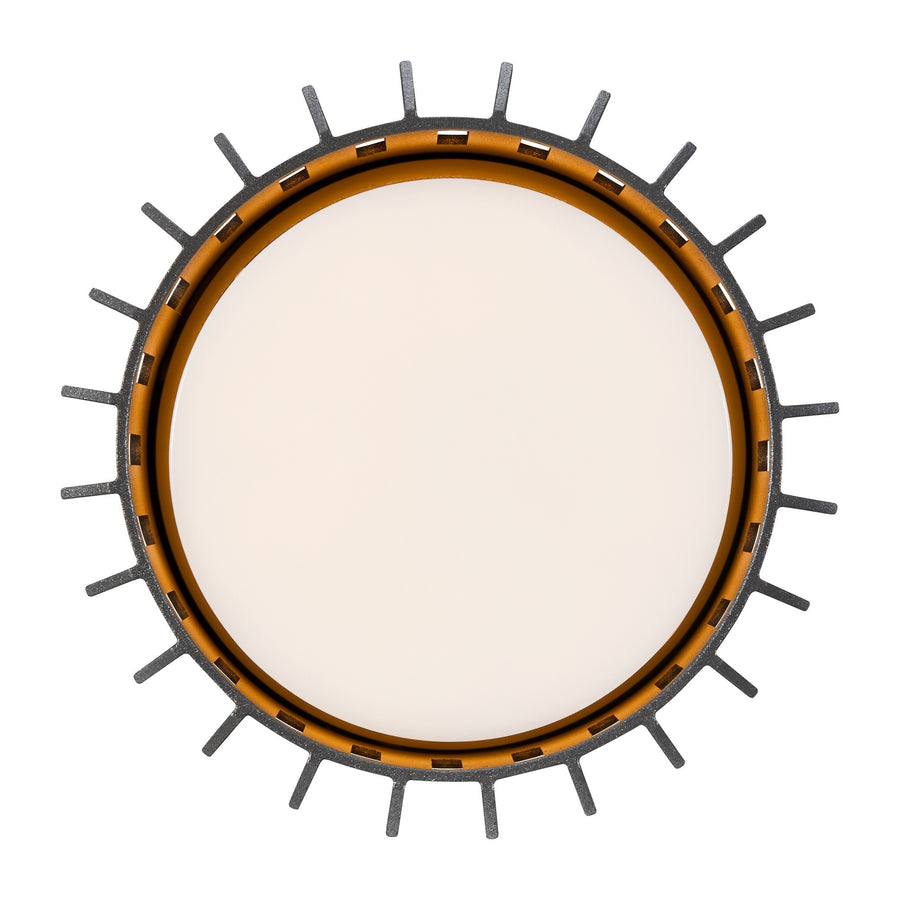 Vue de dessous montrant le diffuseur rond et les ailettes rayonnantes du luminaire