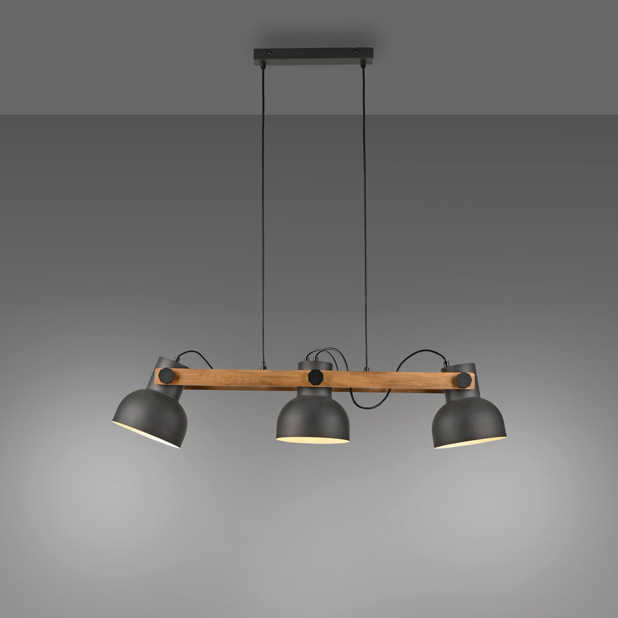 Vue de face sur fond gris dégradé de la suspension trois lumières noire et bois.