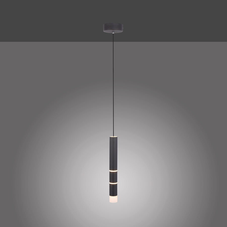 Luminaire suspendu noir sur fond gris, halo lumineux diffusé tout autour.