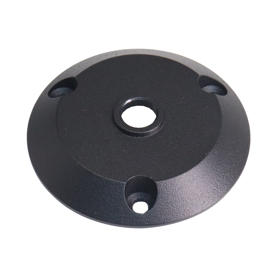 Détail de la platine de fixation noire ronde avec trois trous de vis.