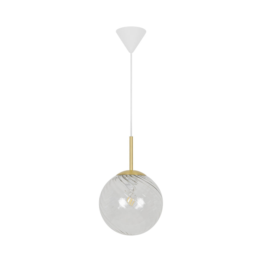 Vue rapprochée du luminaire suspendu, verre clair et laiton sur fond blanc