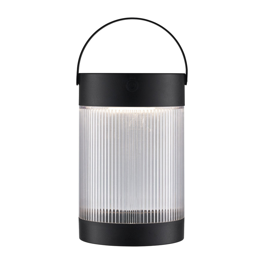 Autre vue de face du luminaire allumé, éclairage diffus à travers le verre strié transparent.