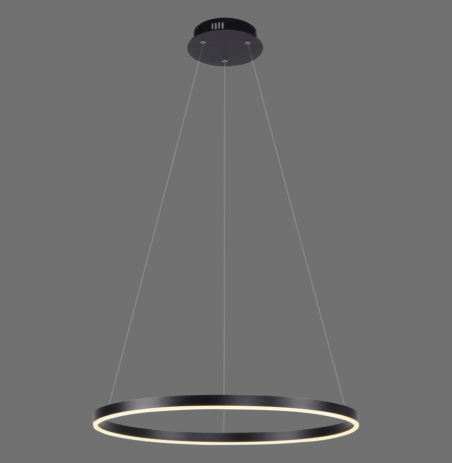 Vue de face du luminaire suspendu, anneau anthracite allumé sur fond gris