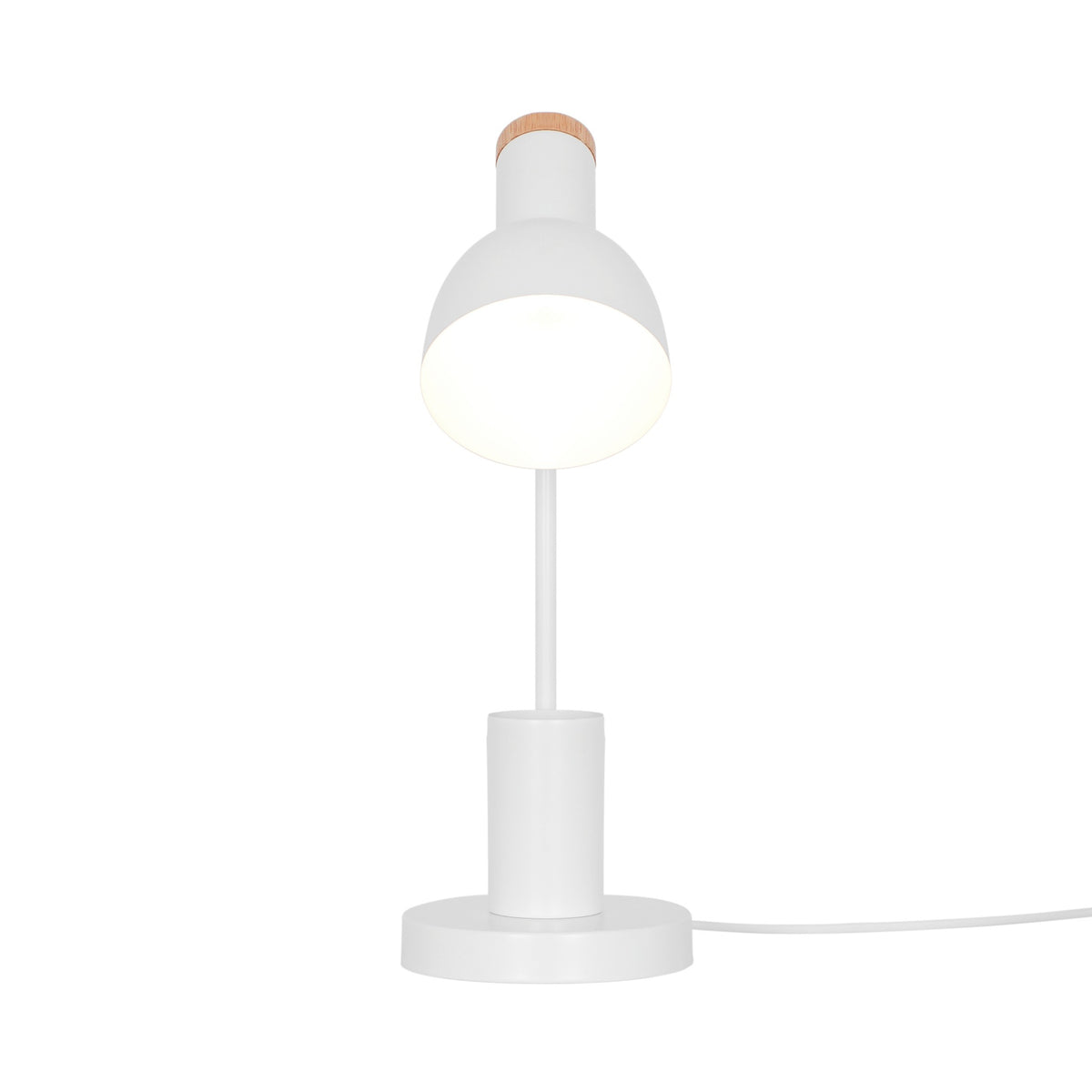 Vue de face de la lampe blanche, abat-jour conique éclairé vers l'avant