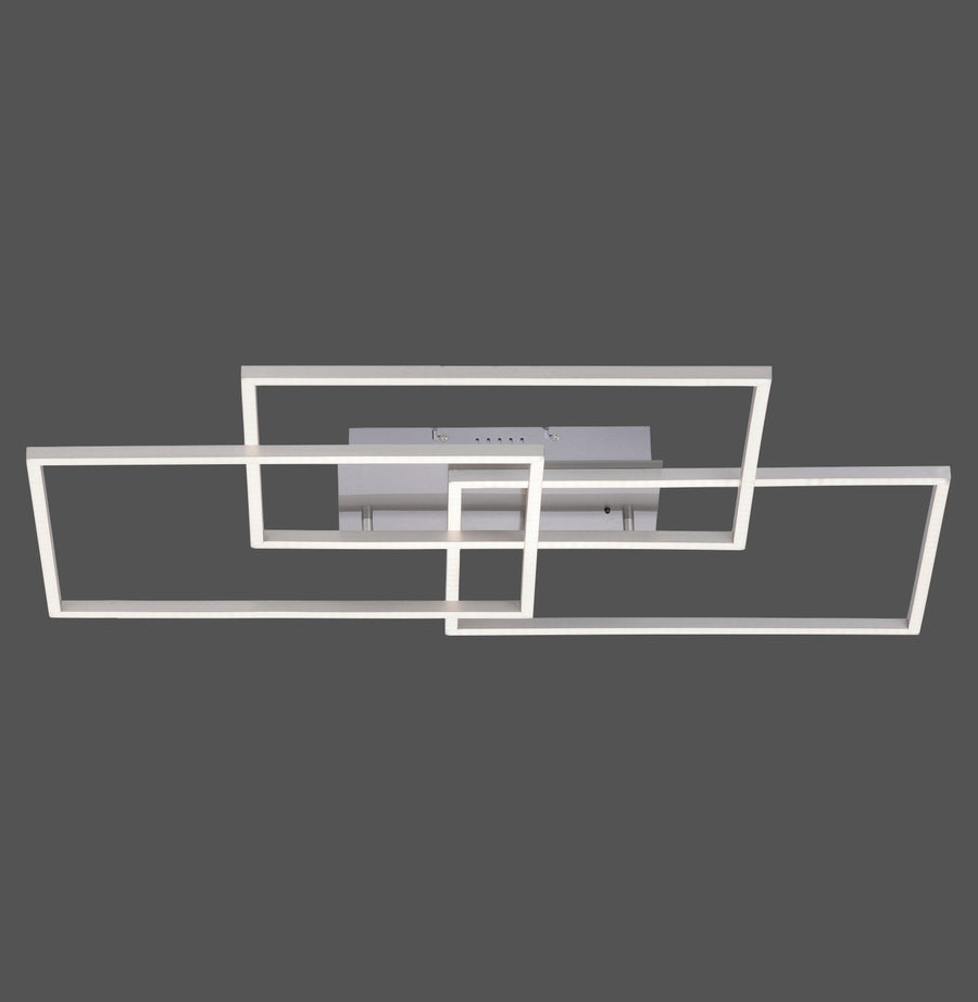 Plafonnier rectangulaire en acier blanc, cadres géométriques entrecroisés, vu de face sur fond gris.