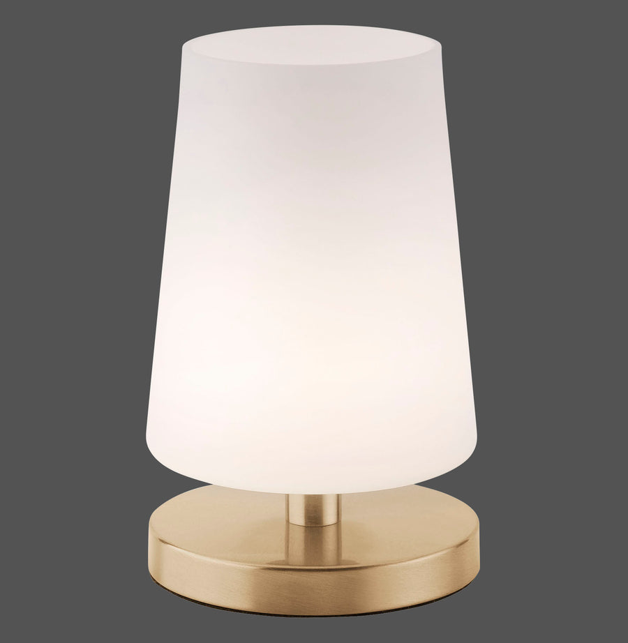 Lampe à poser de face, abat-jour conique en verre opale et socle rond en laiton brossé