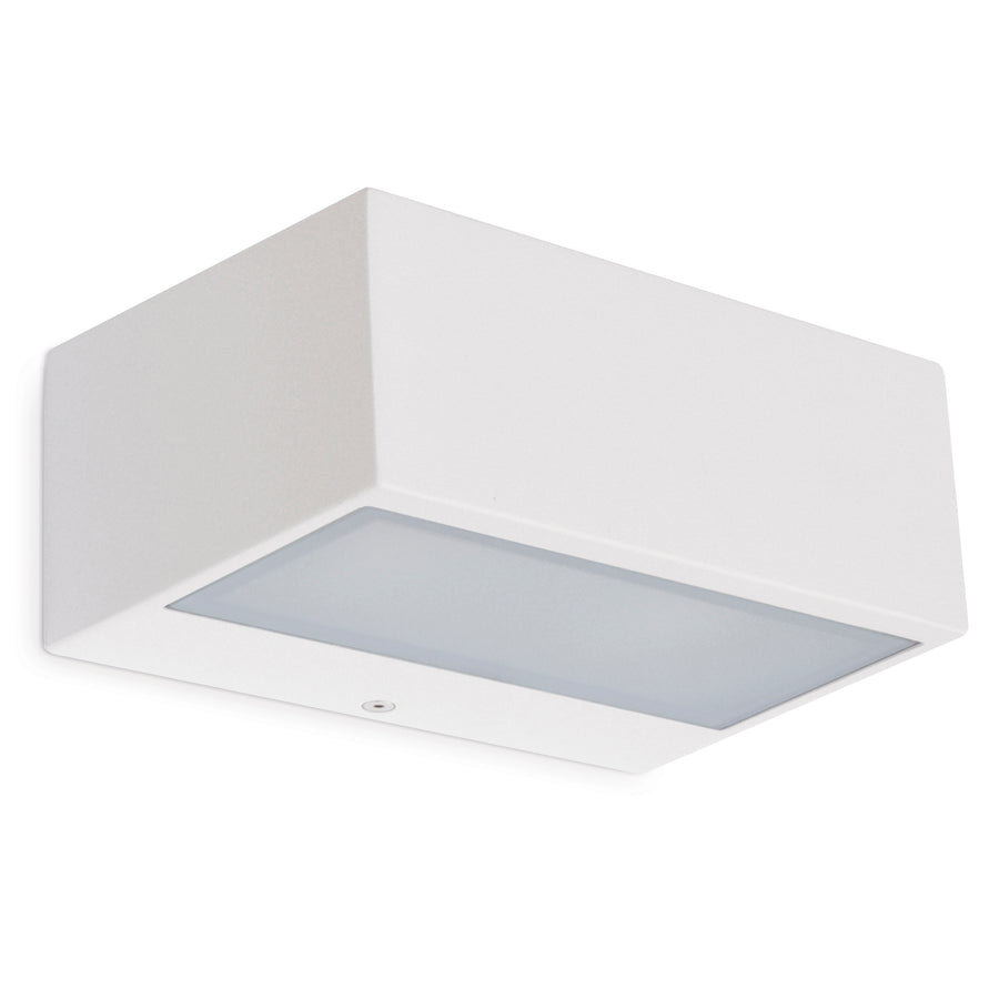 Luminaire blanc rectangulaire vu de dessous, diffuseur en verre dépoli