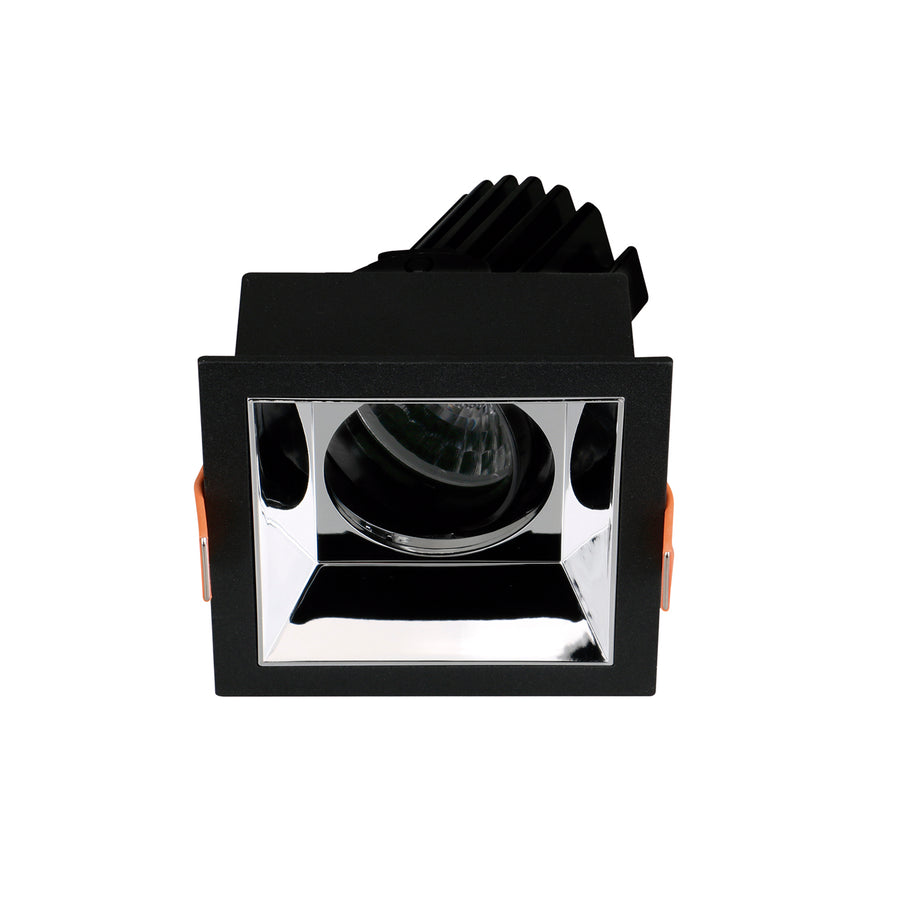 Détail du spot noir avec réflecteur chromé et lentille LED ronde