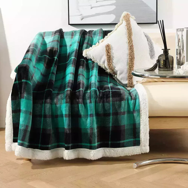 plaid en velours | Designix -  grid green 130x150cm  - https://designix.fr/