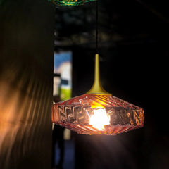 Suspensions en verre coloris rose