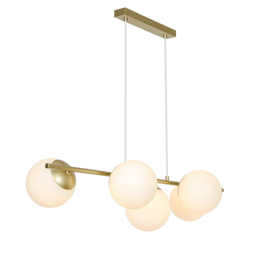 Vue de trois quarts de la suspension cinq globes en verre opalin