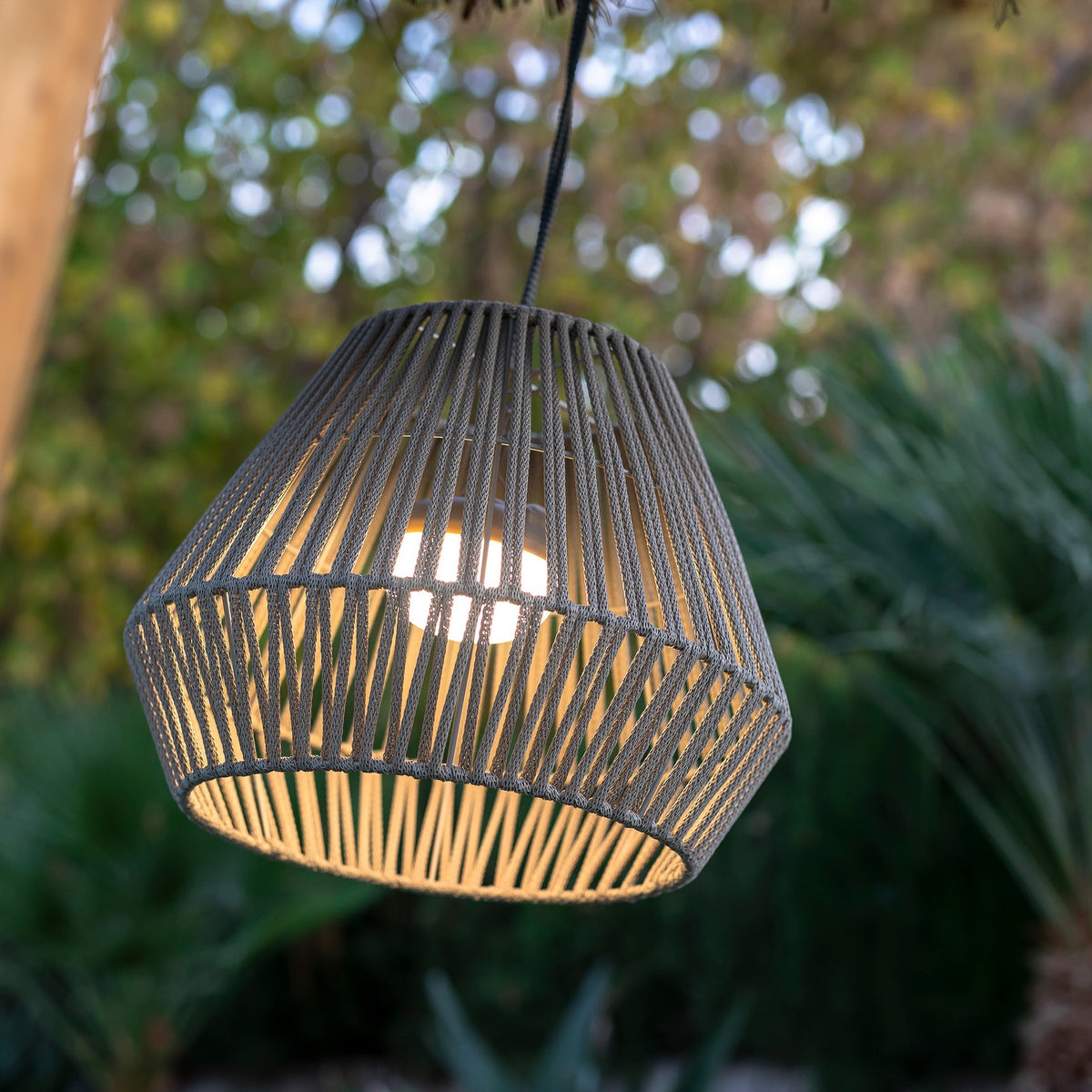 Suspension sans fil Conta Hang en PVC recyclé