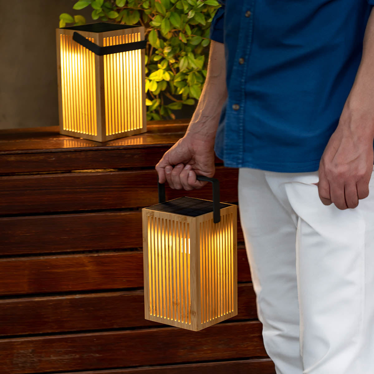 Lanterne solaire portative Okinawa en bambou