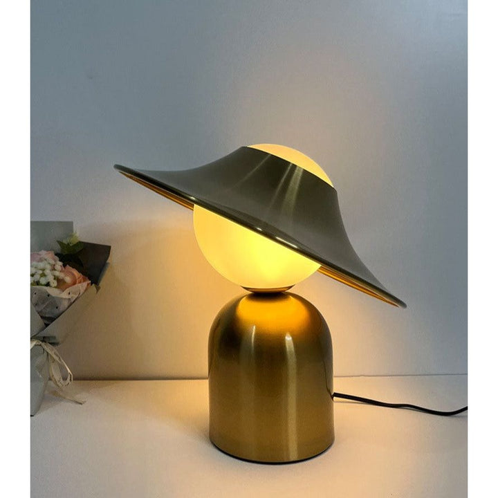 Lampe Chinoise Dorée en Métal | Aura Impérial | Designix - Lampe de chevet    - https://designix.fr/