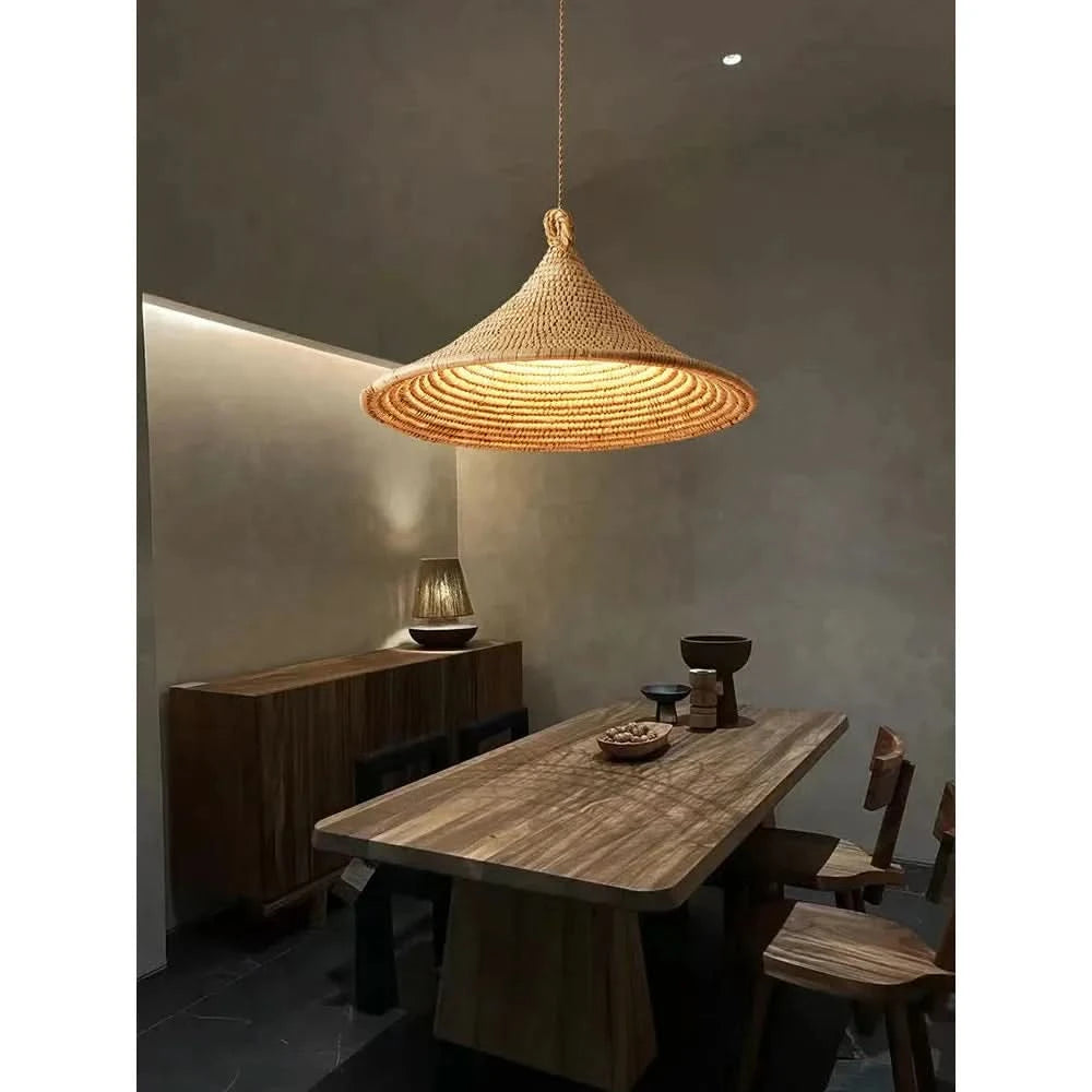 Lustre de style japonais tressé en rotin clair | Designix - Luminaire - https://designix.fr