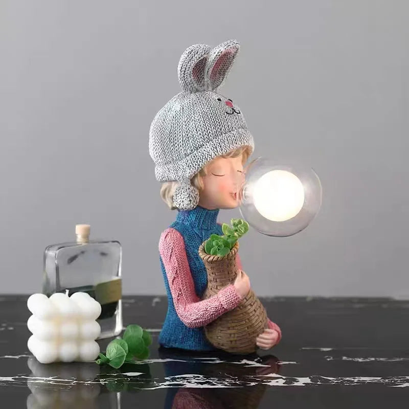 Lampe Femme Art Déco | Douceur Lumineuse | Designix - Lampe de chevet Chapeau Gris Blanc Chaud  - https://designix.fr/