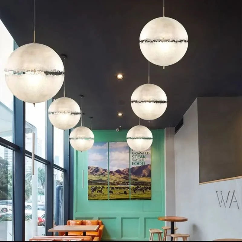 Suspension design boule en forme de lune | Designix - Luminaire - https://designix.fr