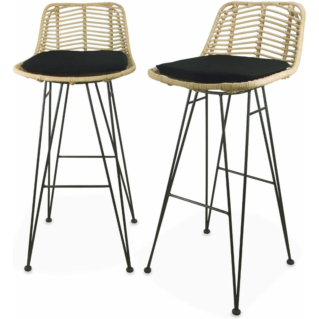 Alice'S Home - Deux Tabourets De Bar En Rotin Naturel Et Métal. Coussins Noirs - Cahya | Designix - Amazon    - https://designix.fr/