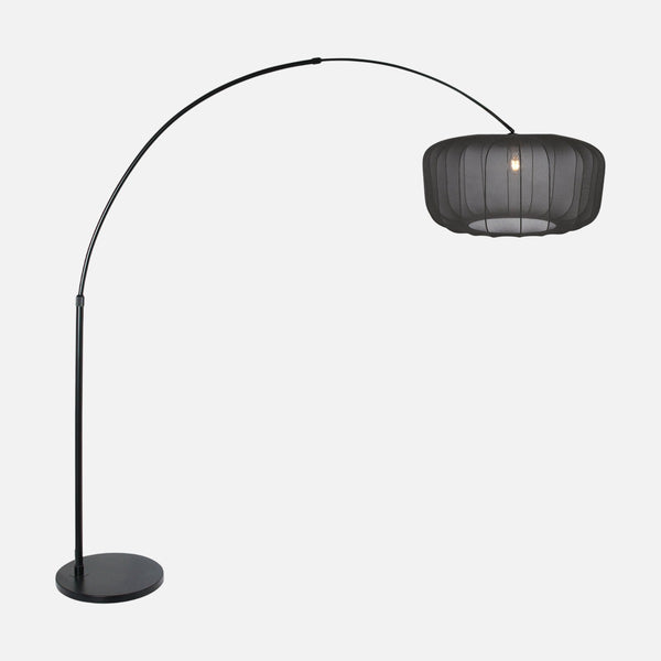 Lampadaire arc abat-jour tissu plissé, salon | Voilà