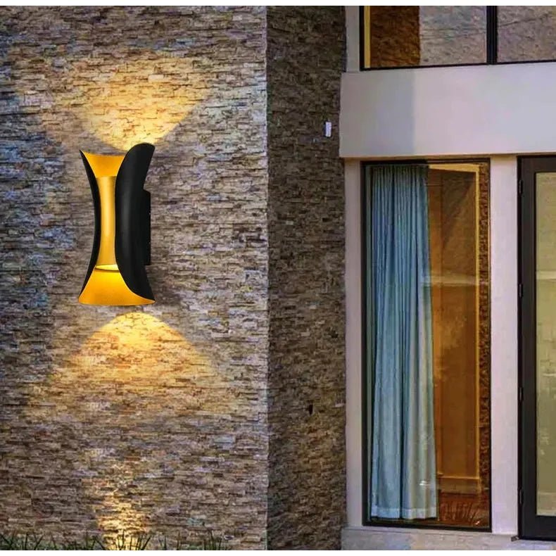 Applique Allée Nordique LED | Toril - Designix Applique murale extérieur 60x70x130mm Blanc Chaud Noir et or