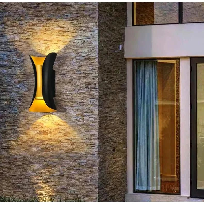 Applique Allée Nordique LED | Toril - Designix Applique murale extérieur 60x70x130mm Blanc Chaud Noir et or