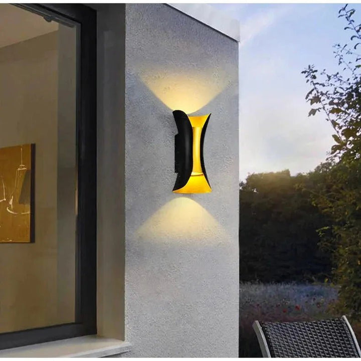 Applique Allée Nordique LED | Toril - Designix Applique murale extérieur 60x70x130mm Blanc Chaud Noir et or