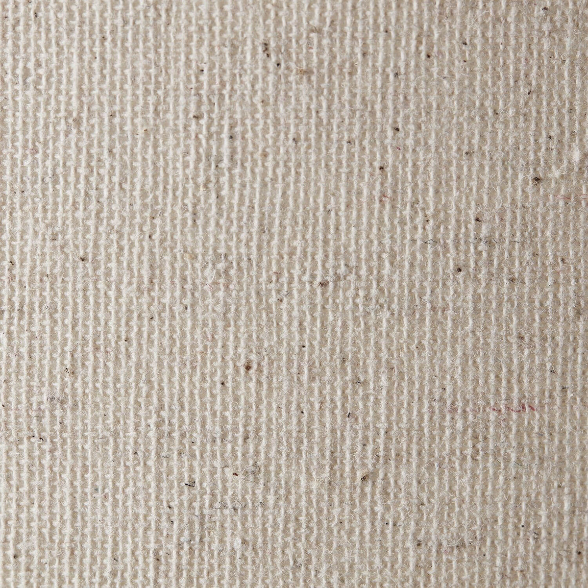 Gros plan sur le tissu beige texturé de l'abat-jour, fibres et trame visibles.