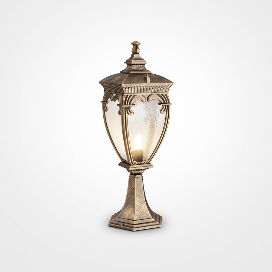 Luminaire à poser sur socle pyramidal, lanterne en verre craquelé allumée.