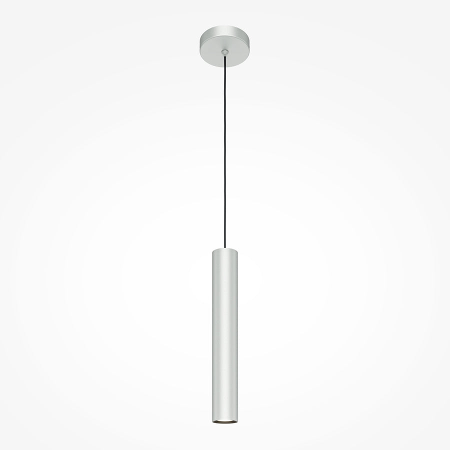Luminaire suspendu argenté vu de face, cylindre allongé et câble noir vers plafond