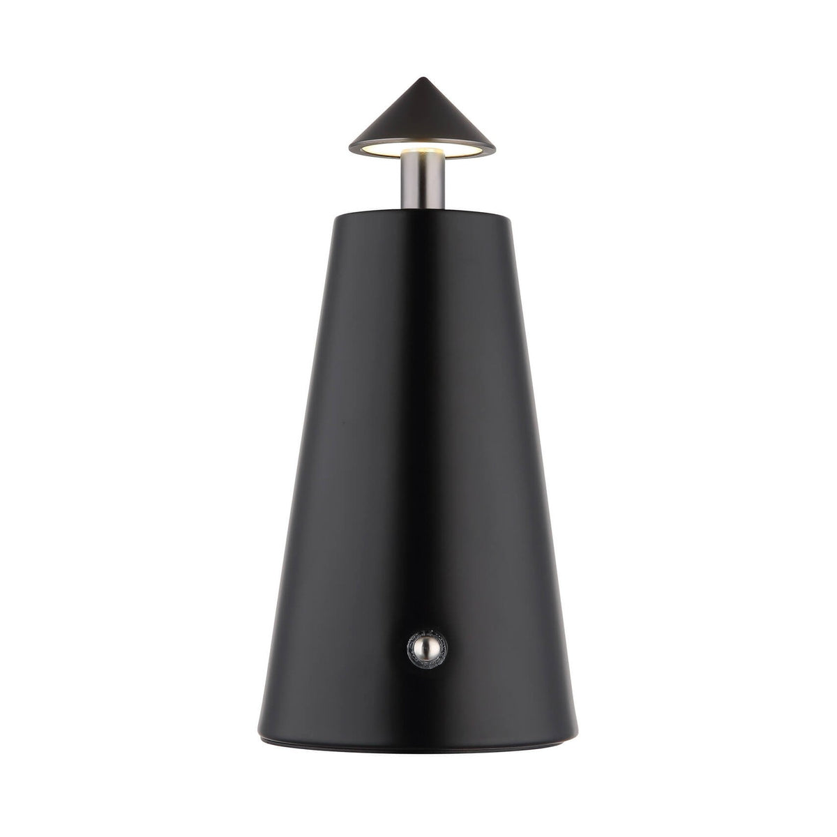 Vue de face de la lampe noire mat allumée, abat-jour conique et interrupteur tactile visible.