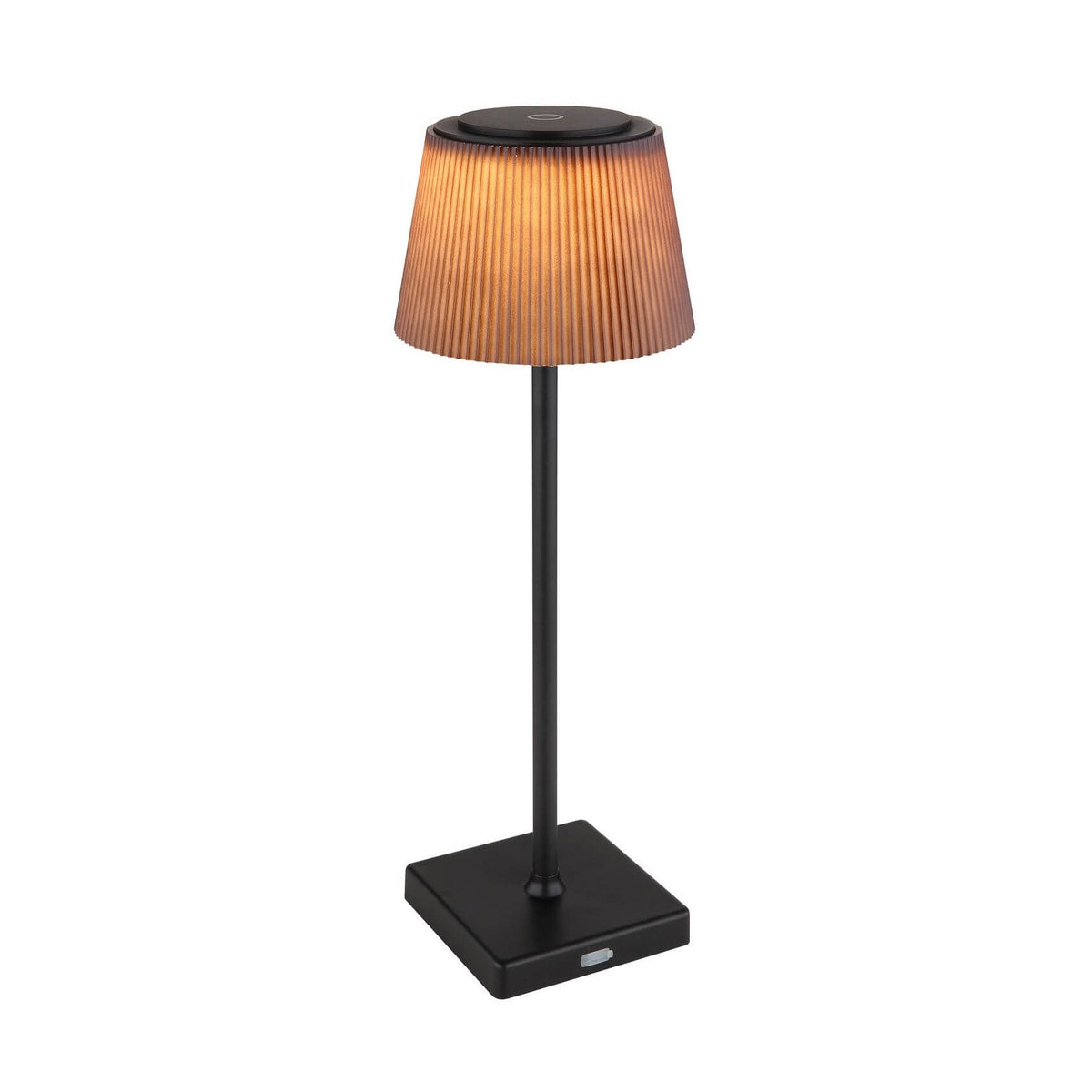 Lampe de table noire mate avec abat-jour conique plissé allumé, fond blanc