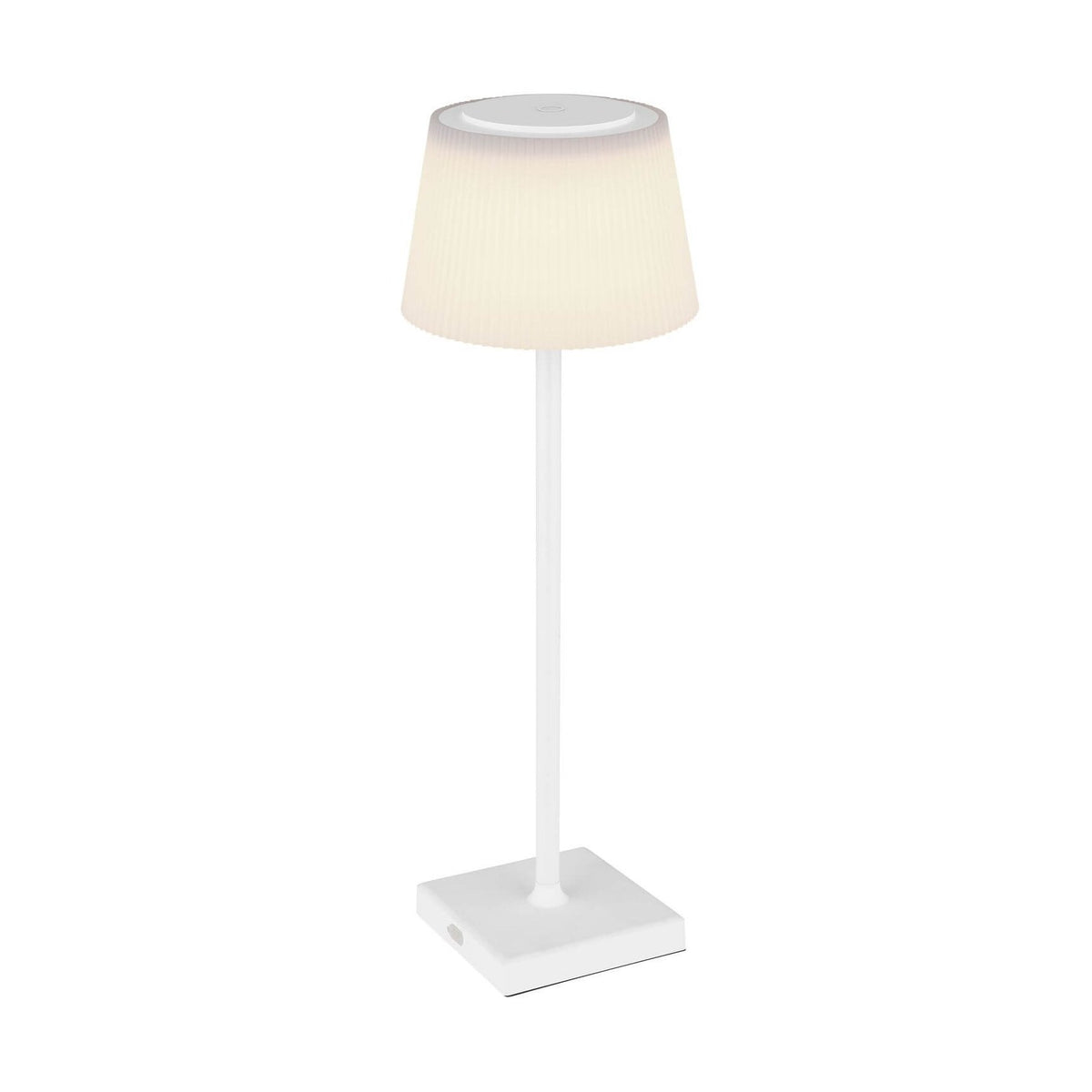 Lampe blanche de face sur fond blanc avec abat-jour conique et base carrée