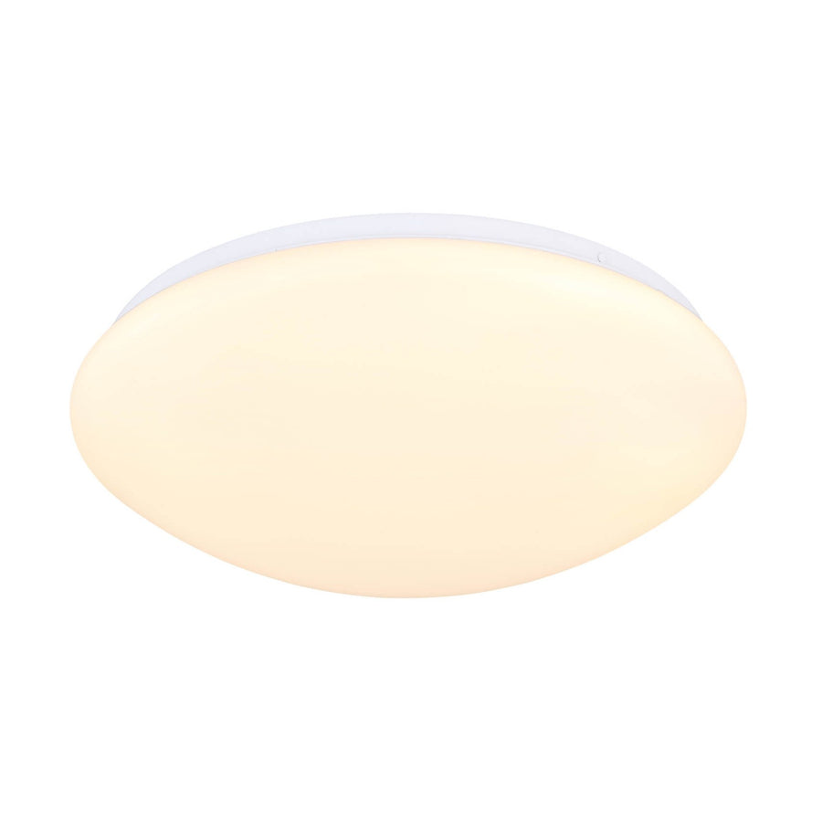 Plafonnier rond blanc allumé, diffuseur opale vu de face sur fond neutre