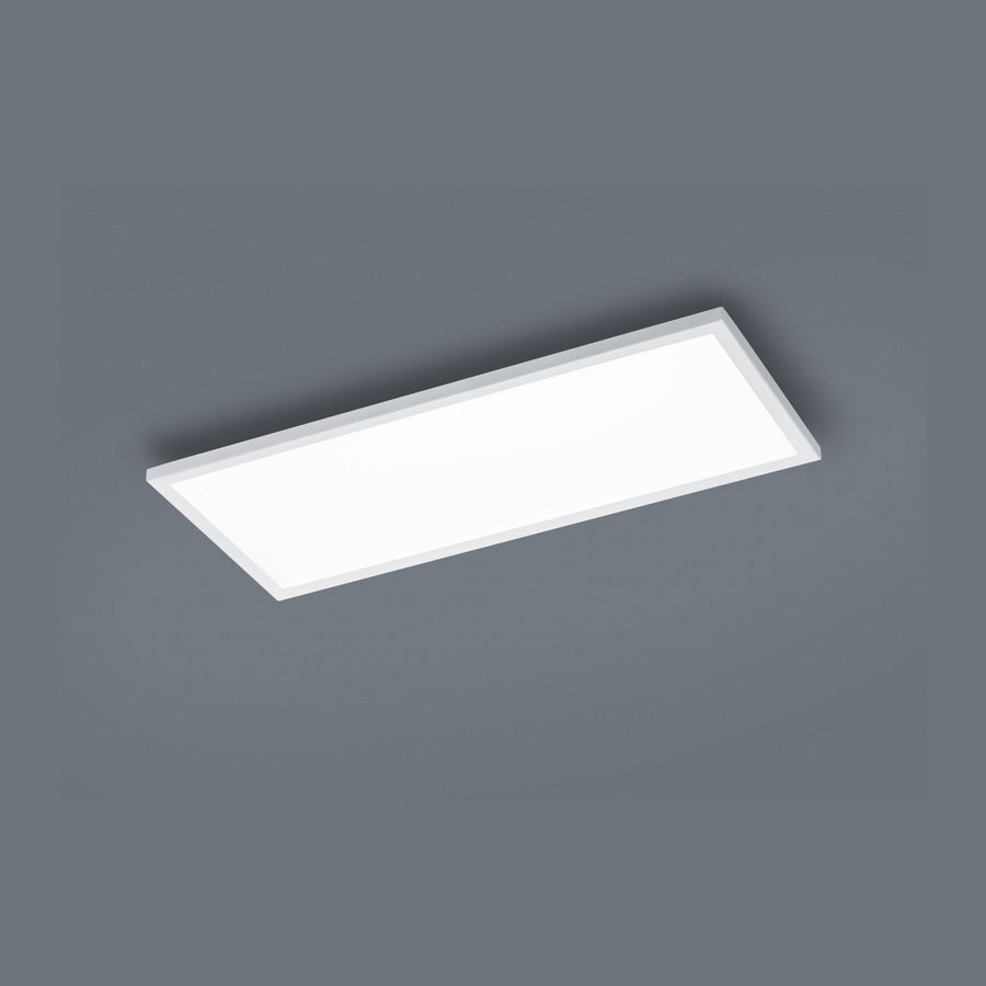 Vue de face du plafonnier rectangulaire blanc au diffuseur lumineux uniforme