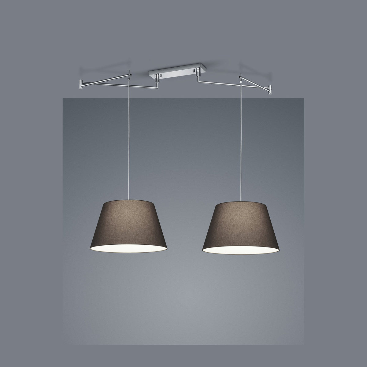 Suspension chromée à deux abat-jours coniques en tissu beige, vue de face sur fond gris.