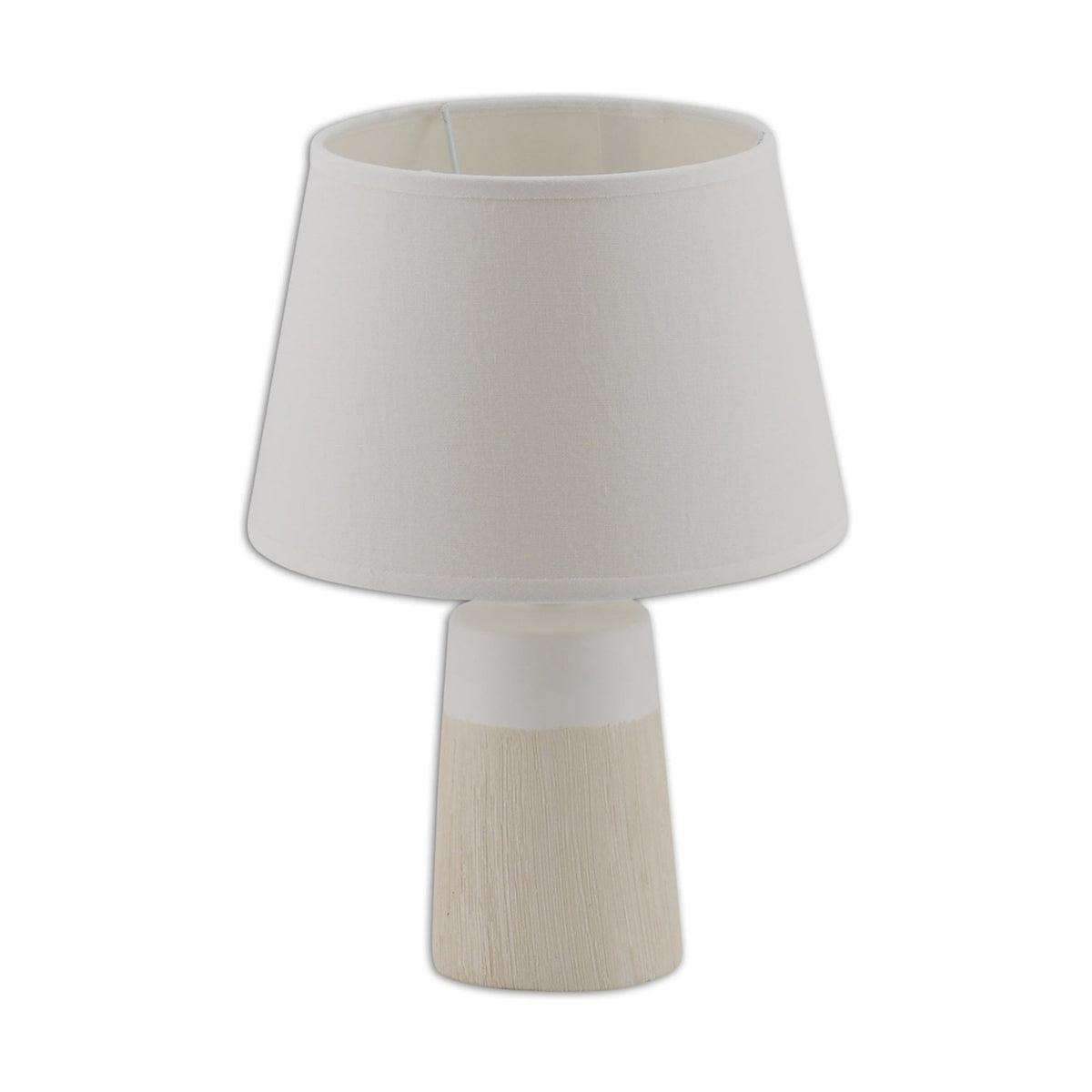 Lampe à poser blanche de face sur fond blanc, abat-jour en tissu et base texturée.