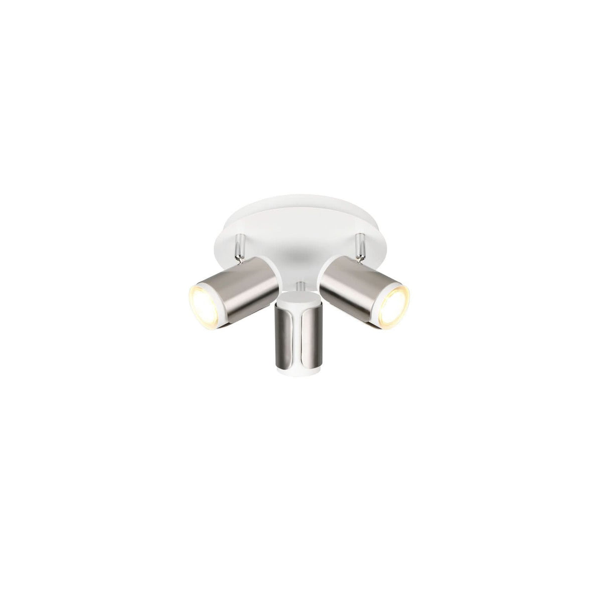 Vue de face du spot plafond à trois projecteurs cylindriques en nickel satiné.
