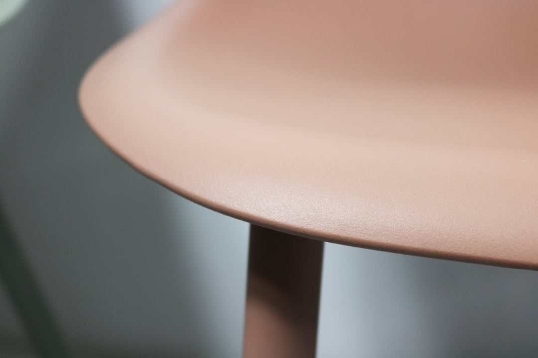 Chaise de Jardin Confortable en Plastique et Cadre Métallique Robuste | Nova - Designix