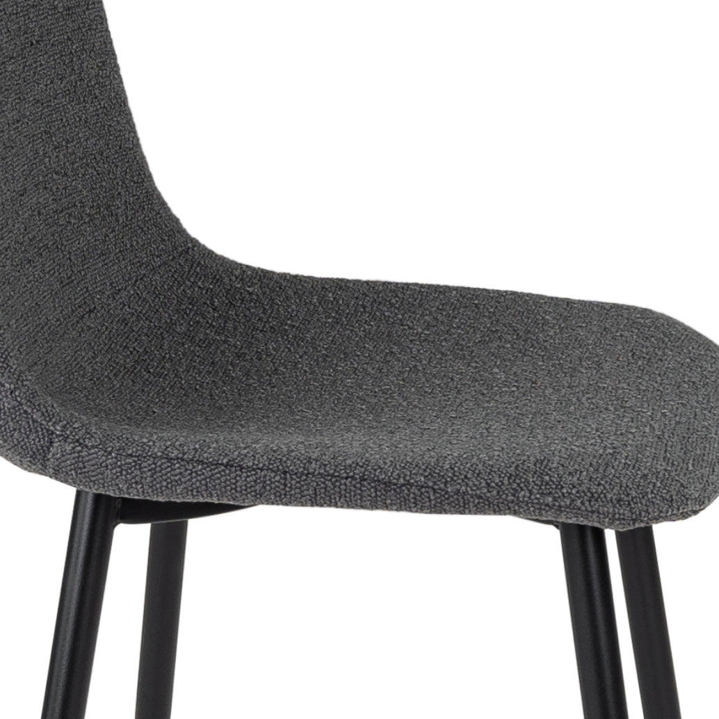 Chaise de salle à manger en bouclé gris foncé au design moderne | MEES - Designix