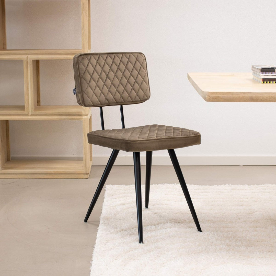 Chaise De Salle À Manger Velours Taupe Diamant Couture | LUMA - Designix