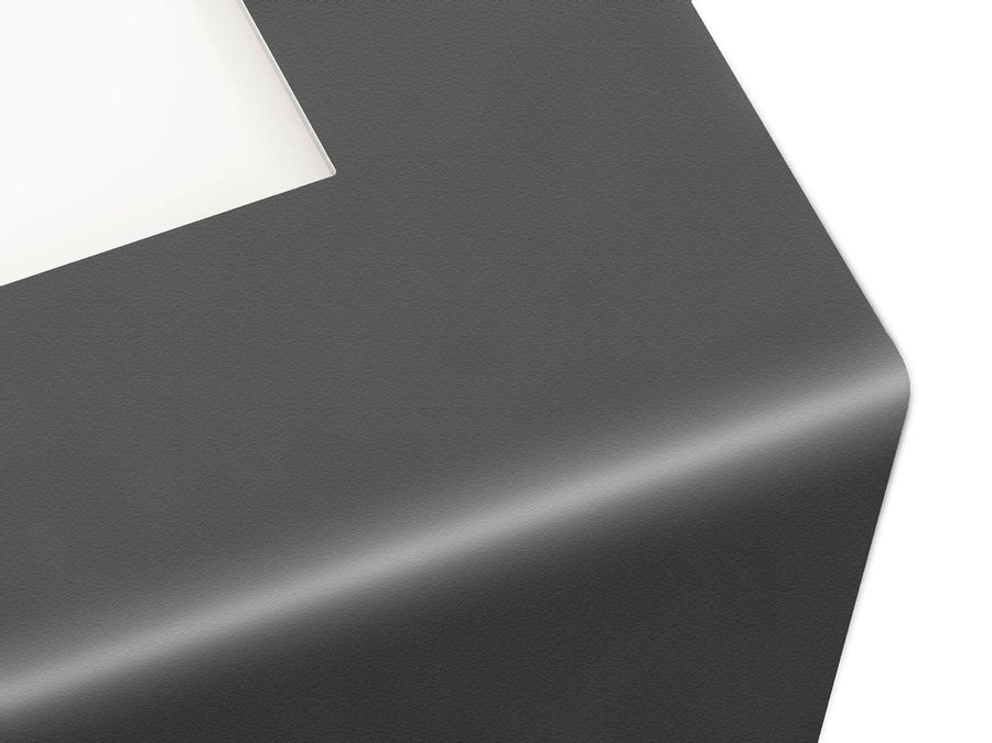 Détail de la finition anthracite texturée et du bord du diffuseur blanc