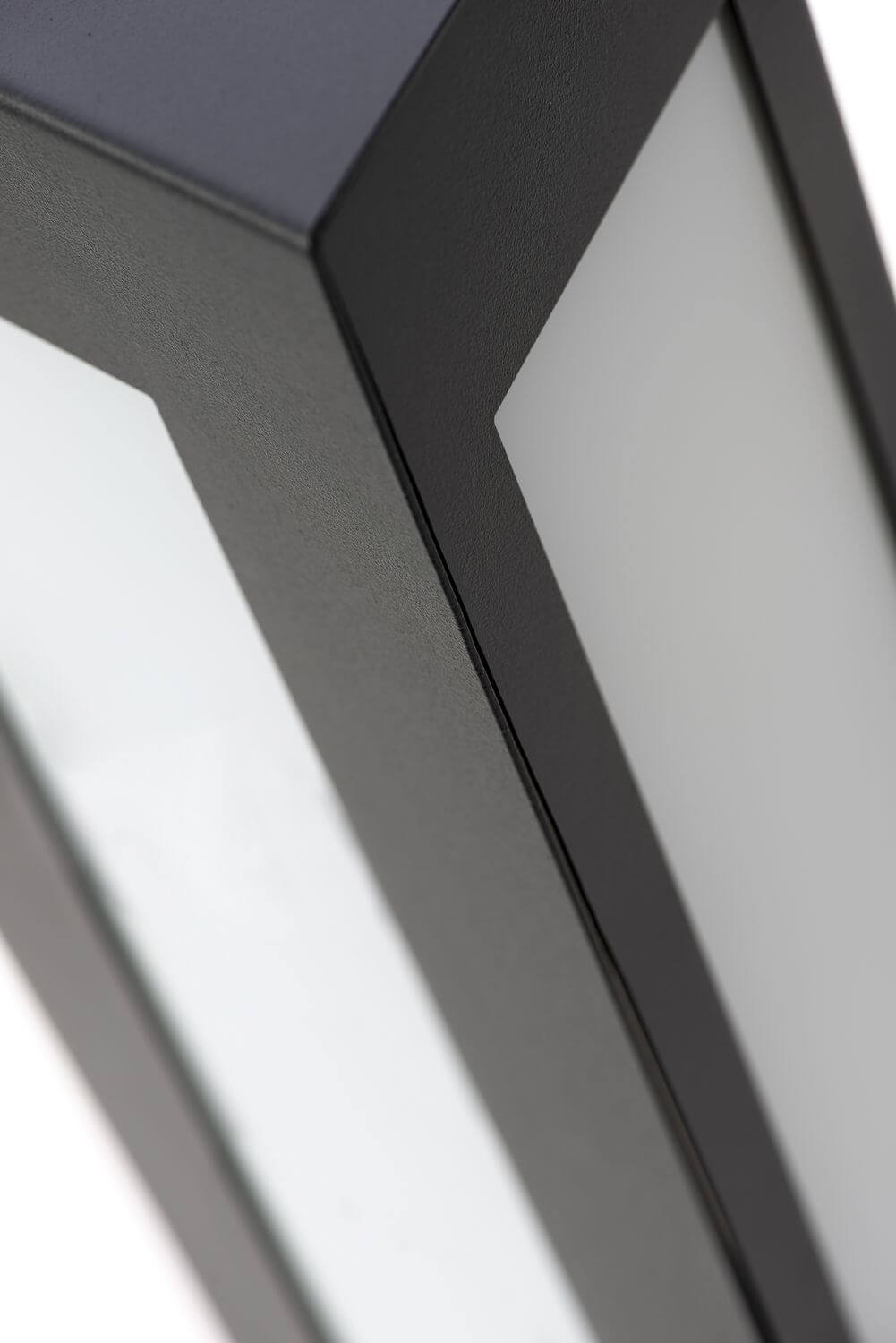 Gros plan sur la finition texturée gris anthracite et l'encadrement du diffuseur en verre dépoli