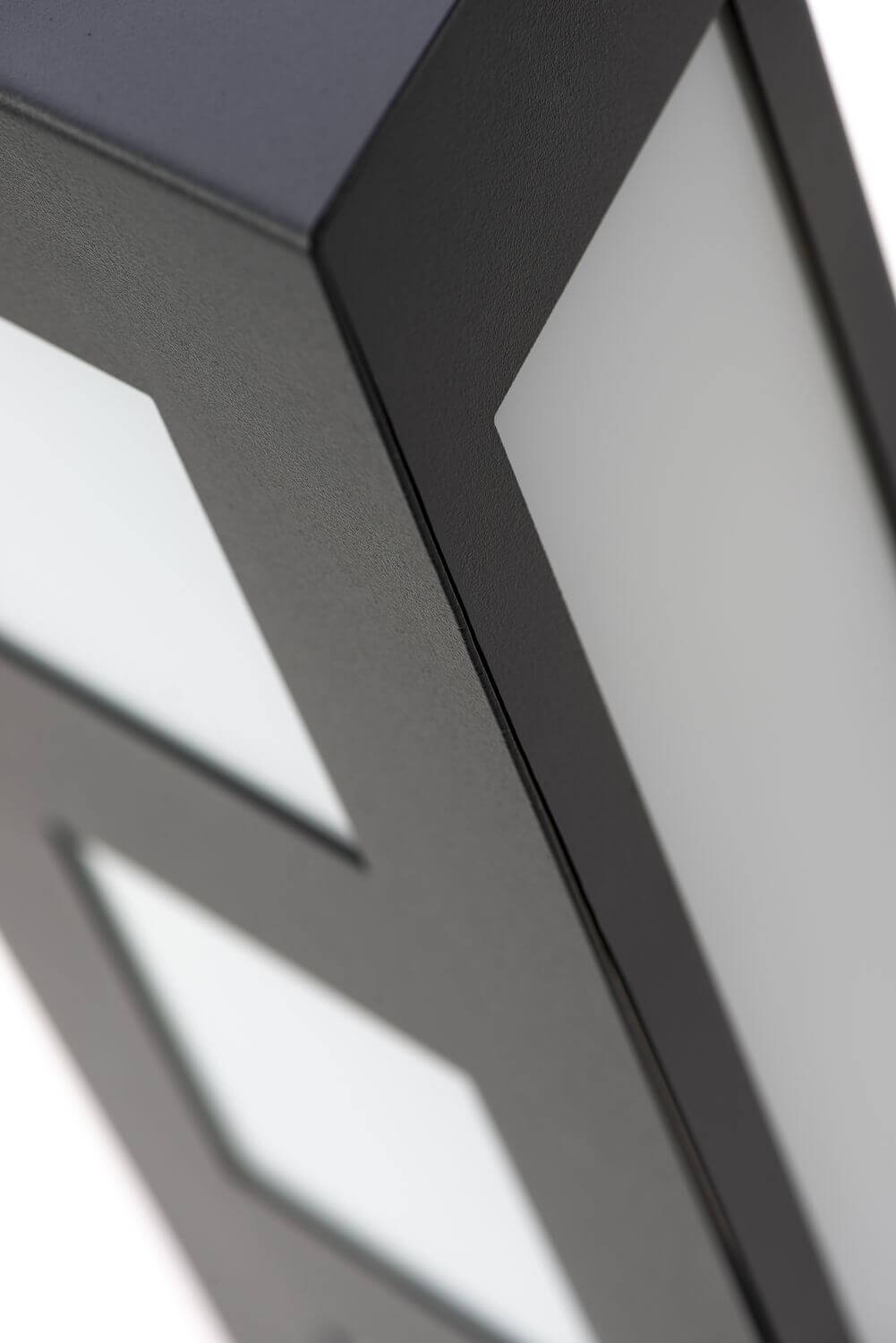 Détail rapproché de la finition anthracite et de l'angle avec diffuseur blanc.