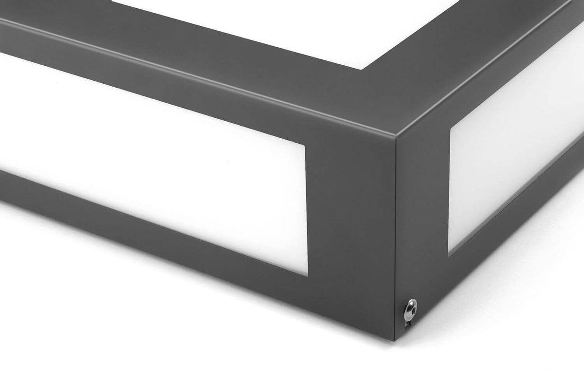 Gros plan sur l'angle du cadre anthracite et la vis de fixation inoxydable.
