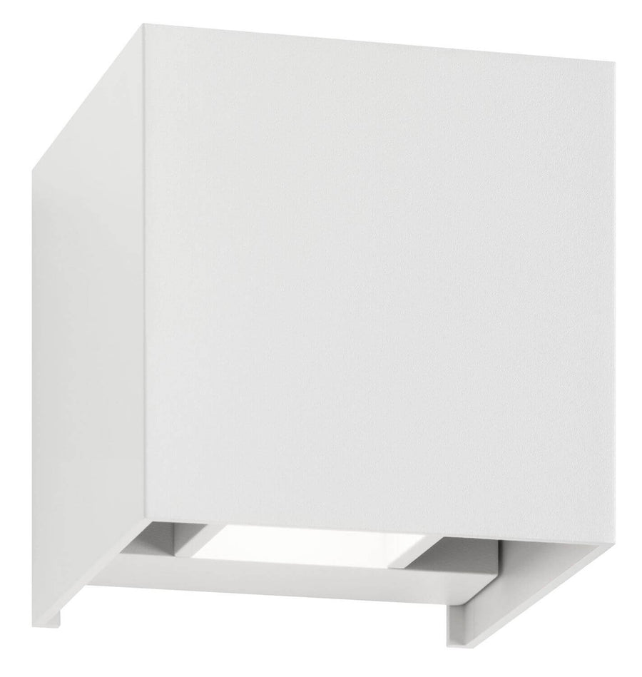 Applique murale cubique blanche vue de trois quarts, diffuseur ouvert vers le bas