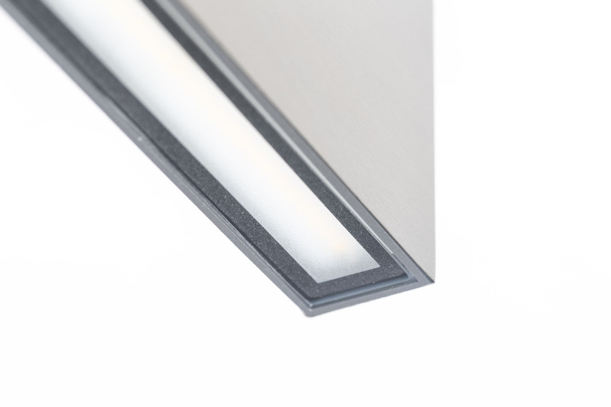 Détail rapproché de la bande LED et du diffuseur sous l'applique